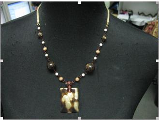 How to Choose a Necklace that Will Match Your Clothes’ Necklines