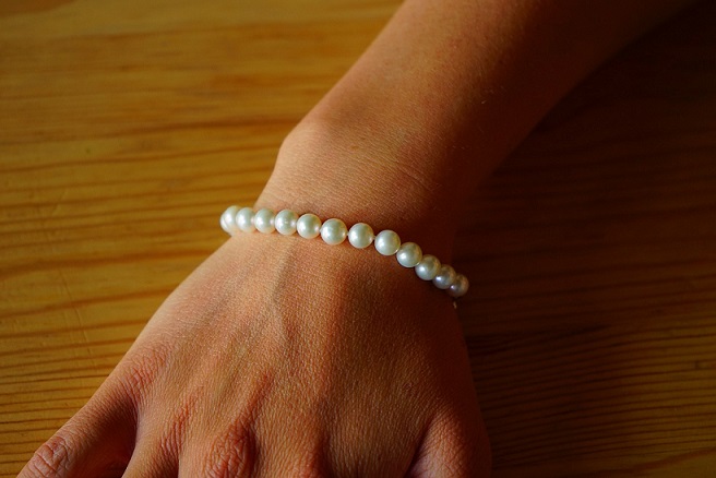 pearl-bracelet pearl-bracelet