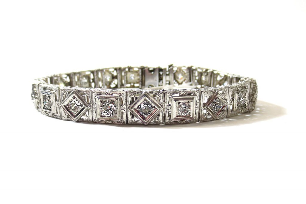 tennis-bracelet tennis-bracelet