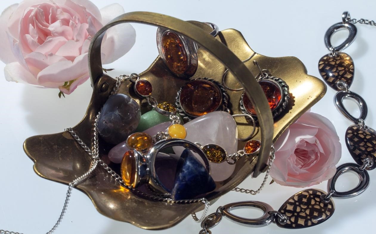 4-Jewelry-Gift-Ideas-for-the-Geminis-in-your-Life
