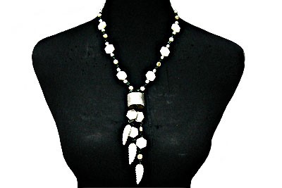 Long Necklaces: 5 Styles to Upgrade Your Fall Looks
